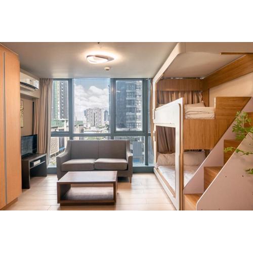 Uptown BGC Spacious Unit - 1 Queen bed and Bunkbed
