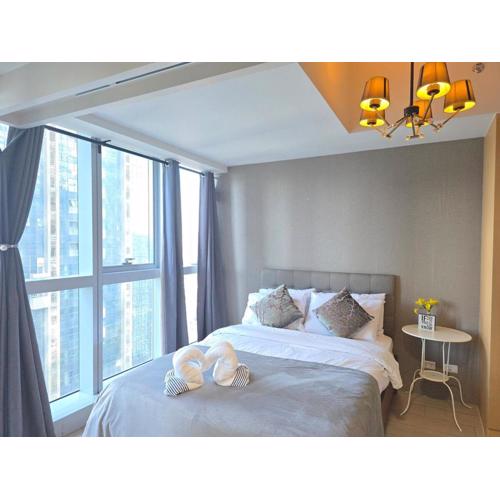Uptown Parksuites BGC Cosy Hotel Vibe Flat near St Lukes, Uptown Mall, Mitsukoshi and Grand Hyatt