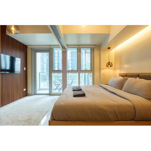 Uptown Parksuites Modern Room