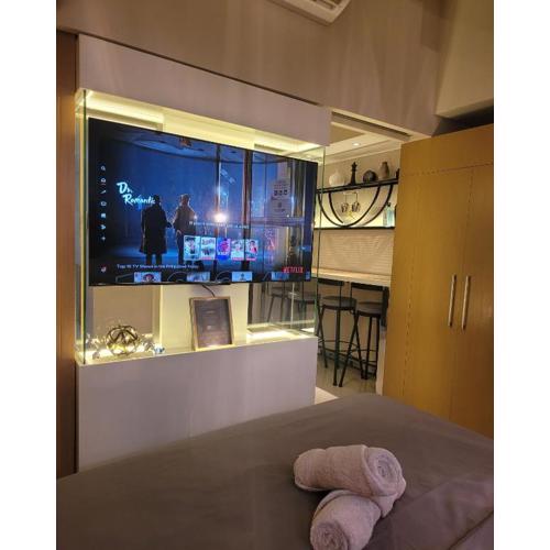 Uptown Parksuites Tower 1 at BGC - Staycations Up Above 12