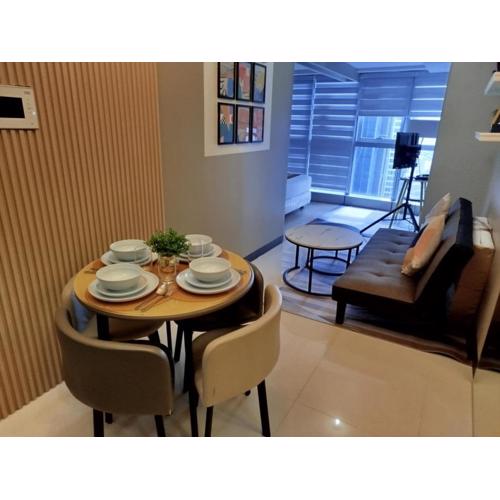 Uptown Parksuites Tower 1 BGC