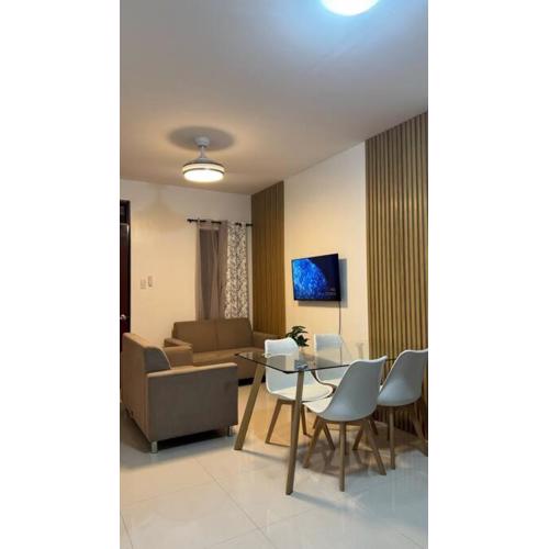 Urban Escape By ColLab at Sta Monica Estate-Tisa