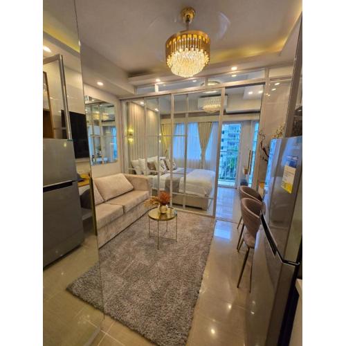 Urban Luxe Suite at SHELL Residences MOA