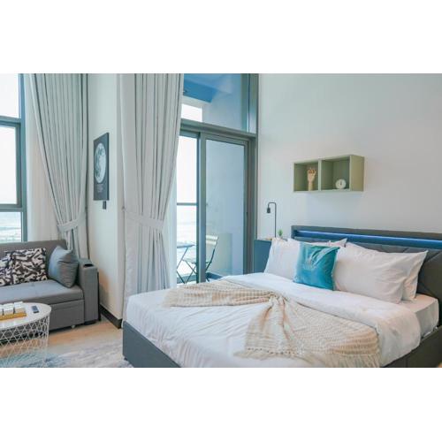 Urban Skyline City Comfort Studio