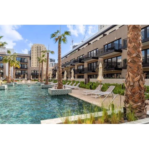 Urban Studio With Pool & Tennis Court