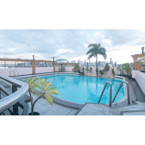 Urban Travellers Hotel by RedDoorz