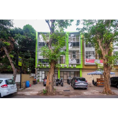 Urbanview Hotel AVA Semarang near Akademi Kepolisian Semarang by RedDoorz