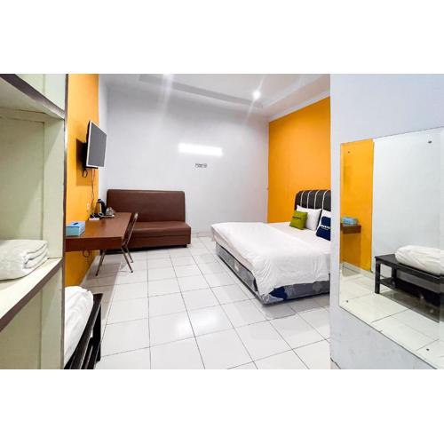 Urbanview Hotel Grand Seven One Manna