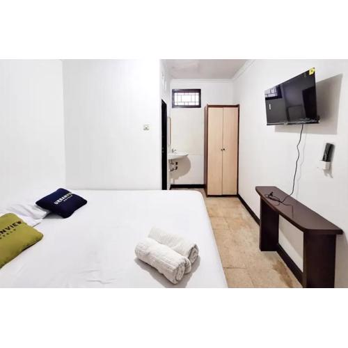 Urbanview Hotel Kusuma Garden Cianjur