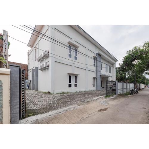 Urbanview Hotel Sabar Residence CSB Mall