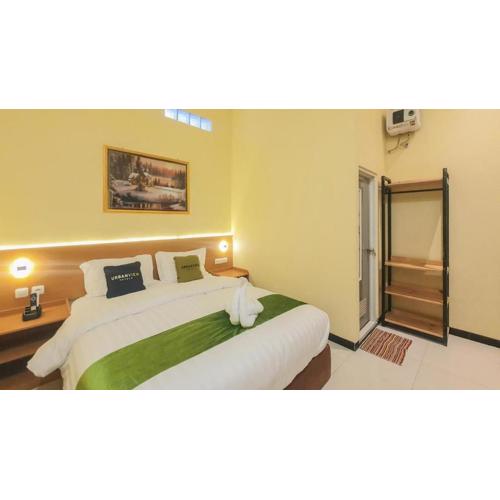 Urbanview Hotel Sakura Kampung Inggris Pare by RedDoorz