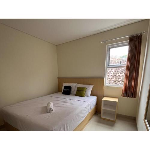 Urbanview Indria Inn Solo by RedDoorz