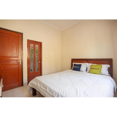 Urbanview Resort Syariah Khansa Cisarua Puncak by RedDoorz