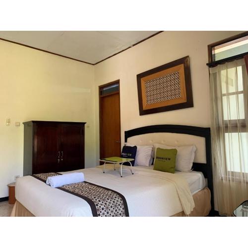 Urbanview Sasono Putro Condoongcatur by RedDoorz