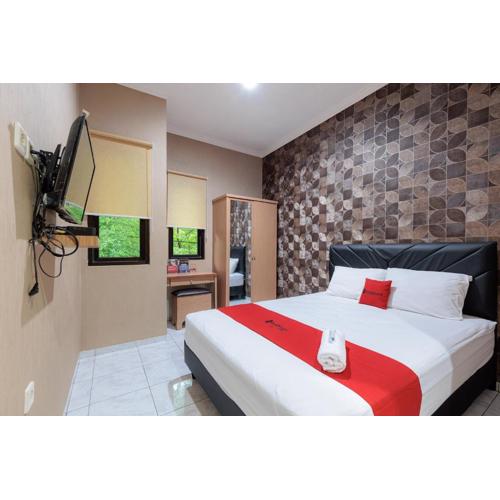 Urbanview Syariah Hotel Tiga ER near Karawang Central Plaza