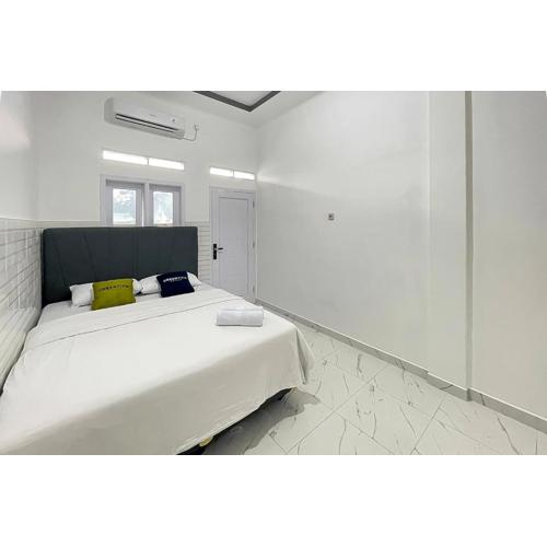 Urbanview Syariah Sasarengan Inn near RSUD Waled Cirebon