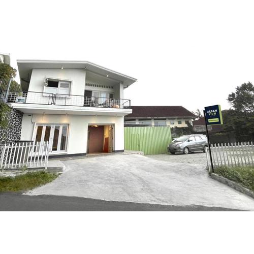 Urbanview Wisma Nirwana Tretes near Cimory Prigen