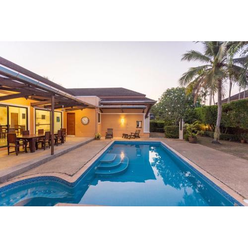 V170 4BR Timbuktu villa, Jacuzzi Walk Villa Market
