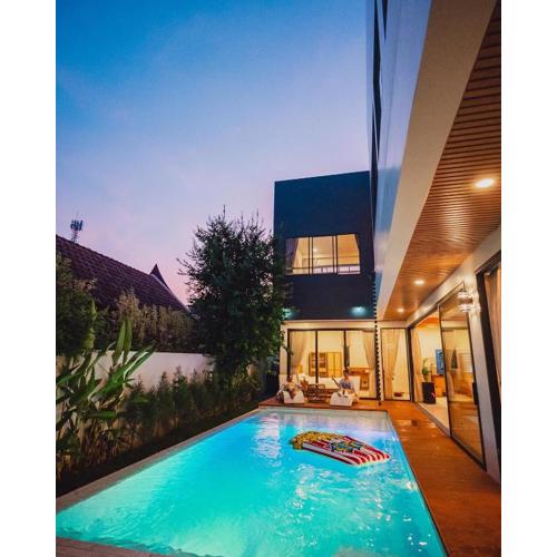 V191 4BR Villa with Salt Pool & Tropical Garden