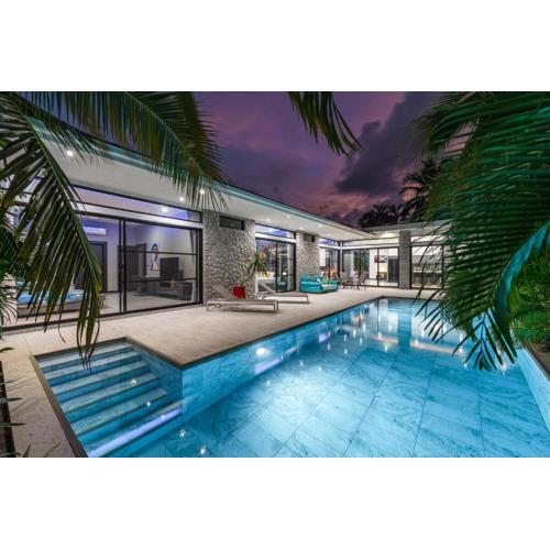 V204 Tropical Score 3BR with Pool, Tub & Snooker