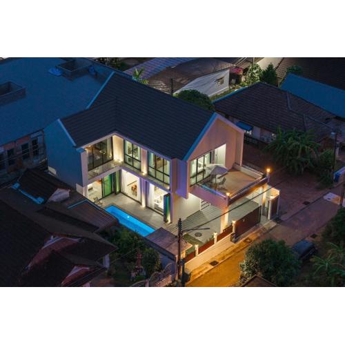 V226 4BR Pool Villa Near Laguna, Golf & Beaches