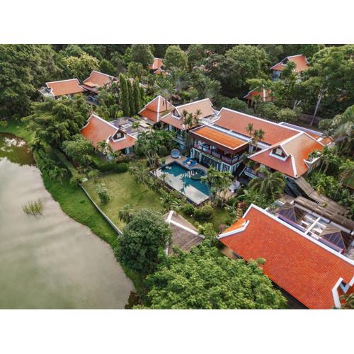 V238 Villa 6BR Lakefront Jacuzzi Sauna & Gym, Near Beach