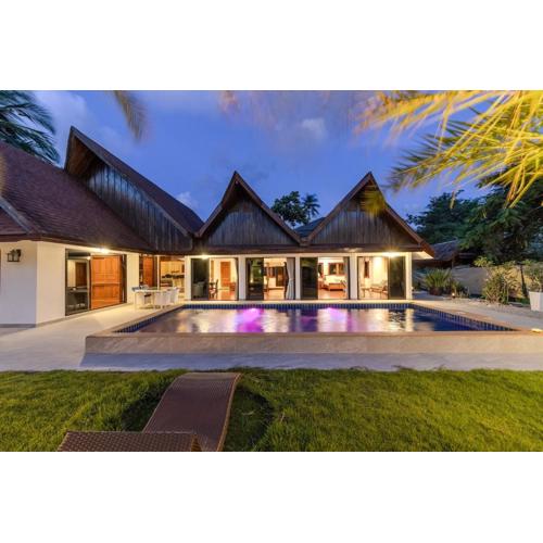 V244 Near Beach 4br Massive Property Huge Pool