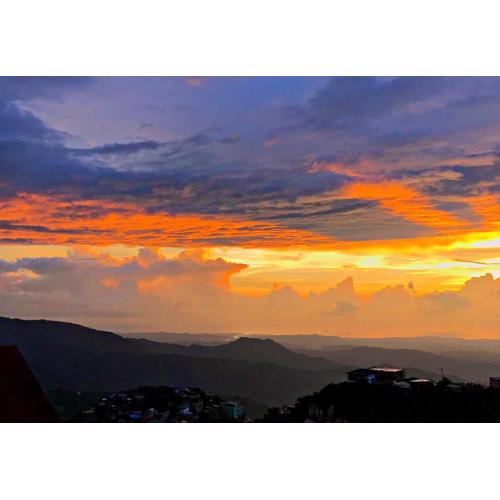 Vacation House in Baguio with Amazing Sunset Views