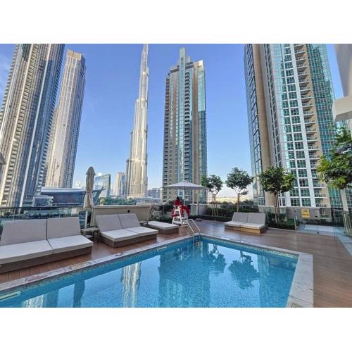 Vacationer I Luxury 2 Bedroom I Burj Khalifa View I Downtown I Free Gym, Pool, Parking & Wi-Fi