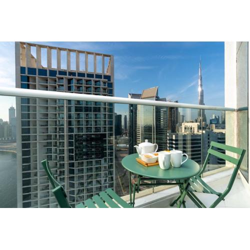 Vacay Lettings - Burj Khalifa & Canal view Studio at Damac Prive