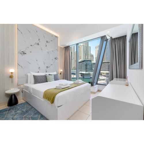 Vacay Lettings - Silverene Marina Retreat - Waterfront Apartment Steps from Marina Mall