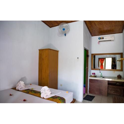 Van Santri Homestay Pemuteran