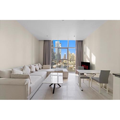 VayK - Chic Marina-Front 1BR Apartment in a Luxurious Location