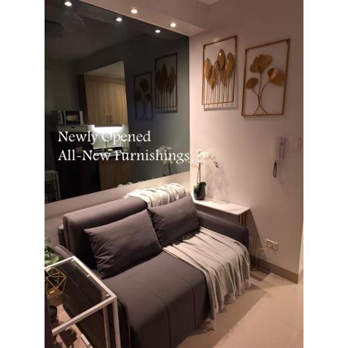 Velvet Room near MOA with a Cozy, Comfy Bed