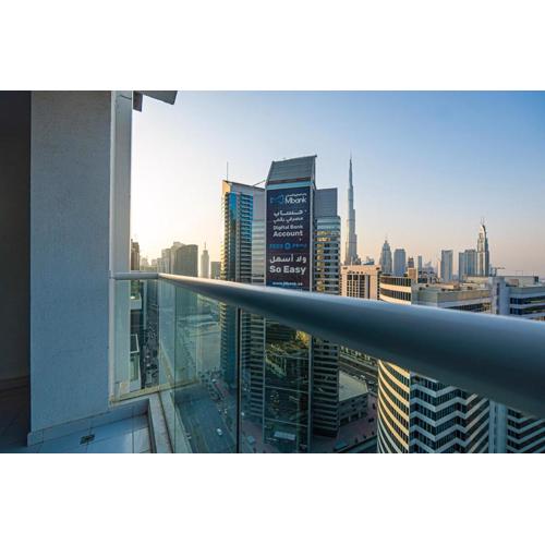 Venetian - Luxe Living 1 BR with Stunning Sky Line Views