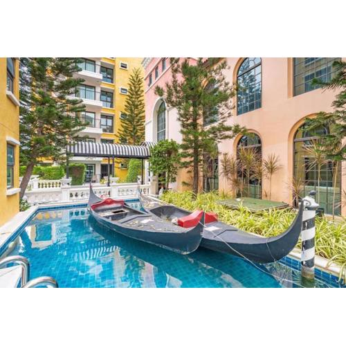 Venetian Signature Condo