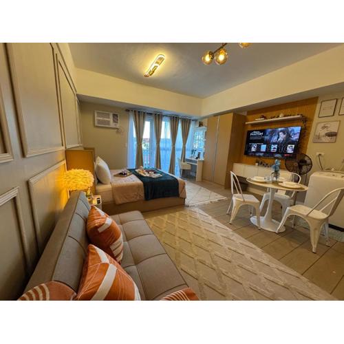 Venice Staycation Cozy Glimpse of Grand Canal View Retreat