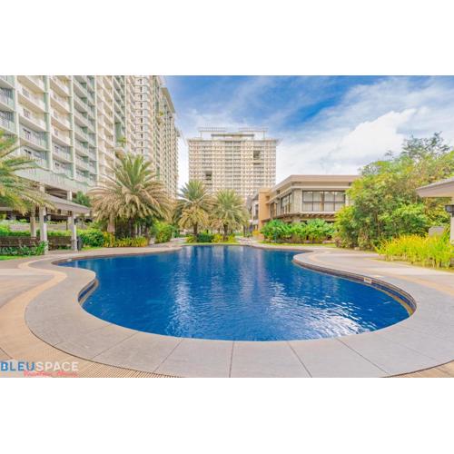 Verdon Parc l Chic Tropical 2BR l Resort type Condominium l Close to SM City Ecoland l Managed by Bleuspace