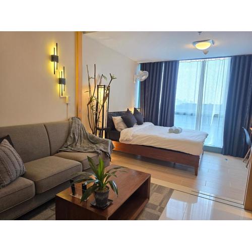 Very Cosy One Uptown near Grand Hyatt Hotel BGC Uptown Mall and St Lukes Medical Center