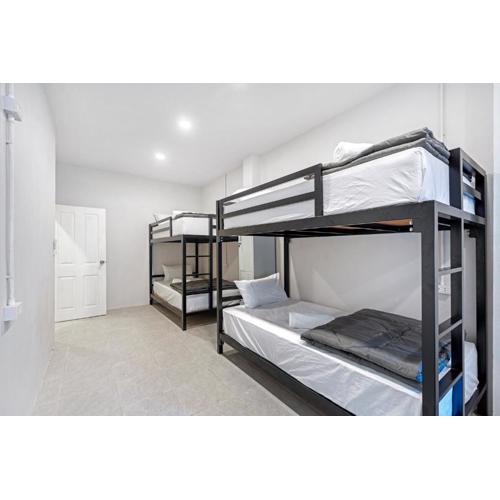 Vibes Samui Hostel and Cafe'