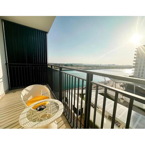 Vibrant 2BR Lake View withPool&Gym Access 430B1