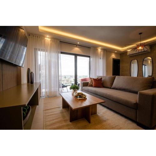 Views, pool and gym, 2 BR family friendly