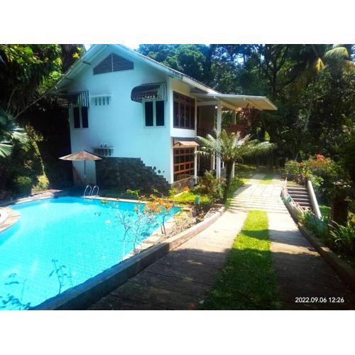 Vila Karuniamata Riverside Dengan Kolam Renang