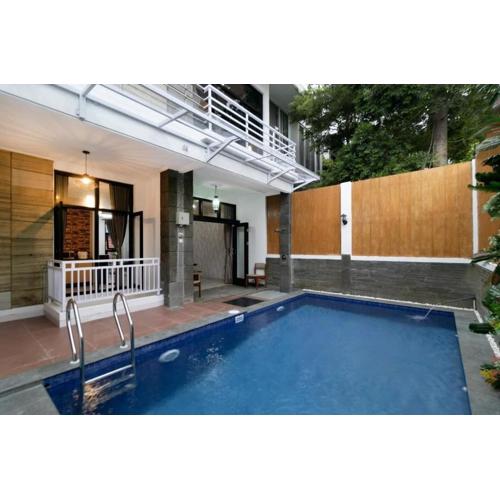 Vila Keluarga Syariah Mawar 82, Dago Resort 4BR dengan Privat Pool BBQ dan Rooftop