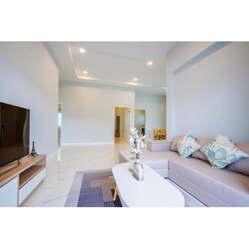 Villa 3 Bedrooms in Central Hua Hin Near Beach