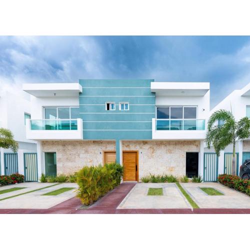 Villa 3BR, pool, near downtown and airport