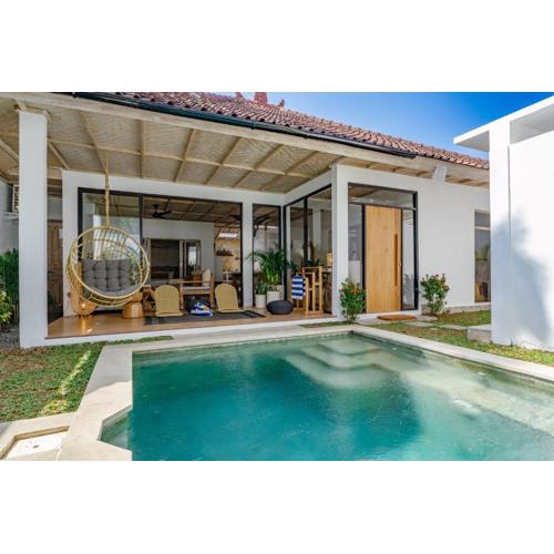 Villa Aarna - Tropical Chic Private Oasis in Seminyak