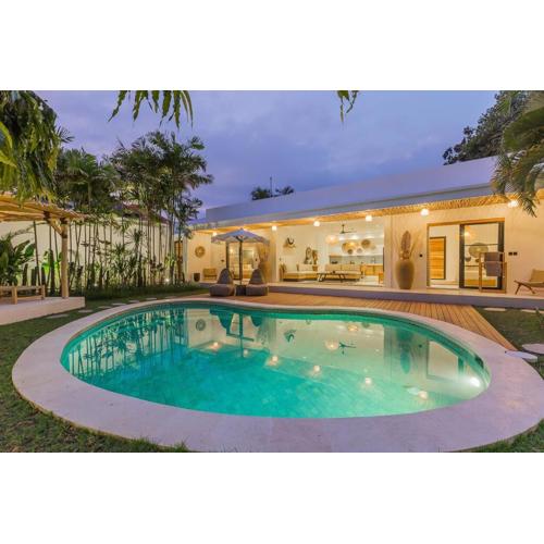 Villa Alamanda Livia Seminyak Design spacious 2bdr and private pool