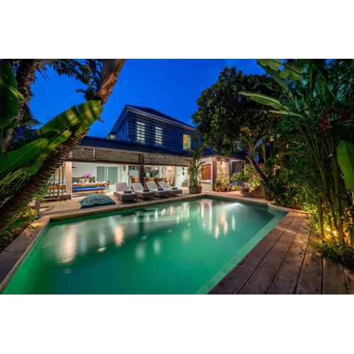 Villa Alchemy Private 4 BR Eat Street 10 steps to Revolver Cafe