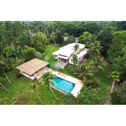 Villa Amber Llama - Thalpe, Galle